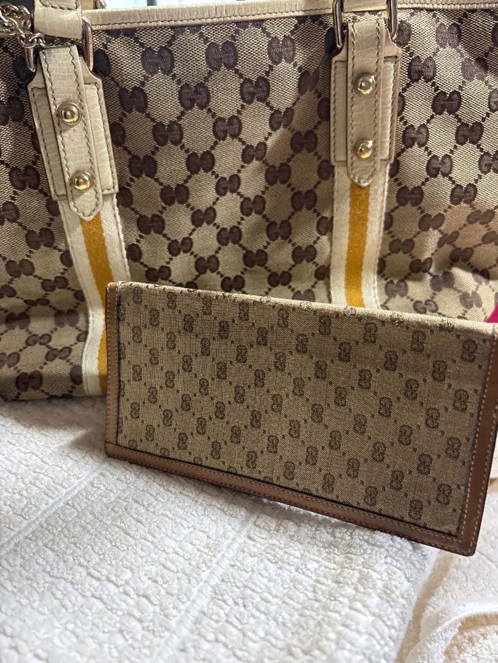 Gucci shoukder bag and bifold wallet